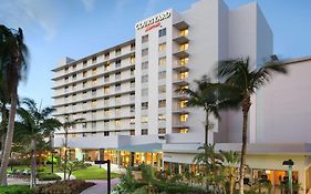 Courtyard Miami Airport 3*